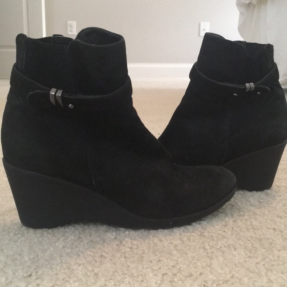 Blondo waterproof suede bootie.